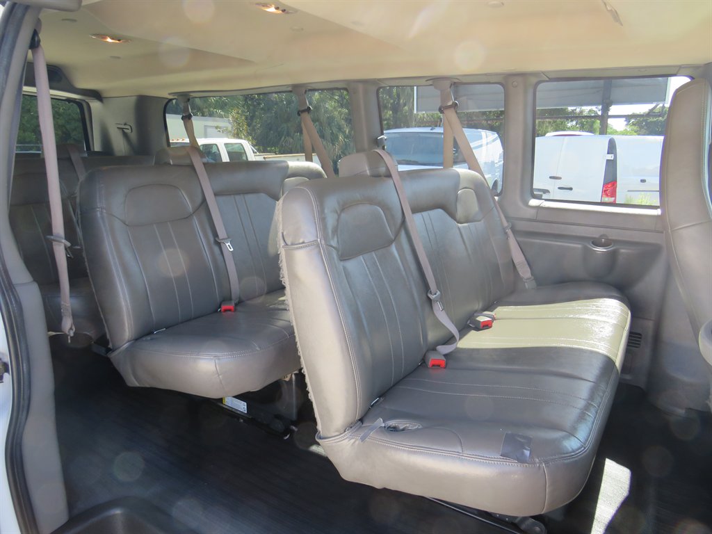 2022 Chevrolet Express Passenger LS photo 10
