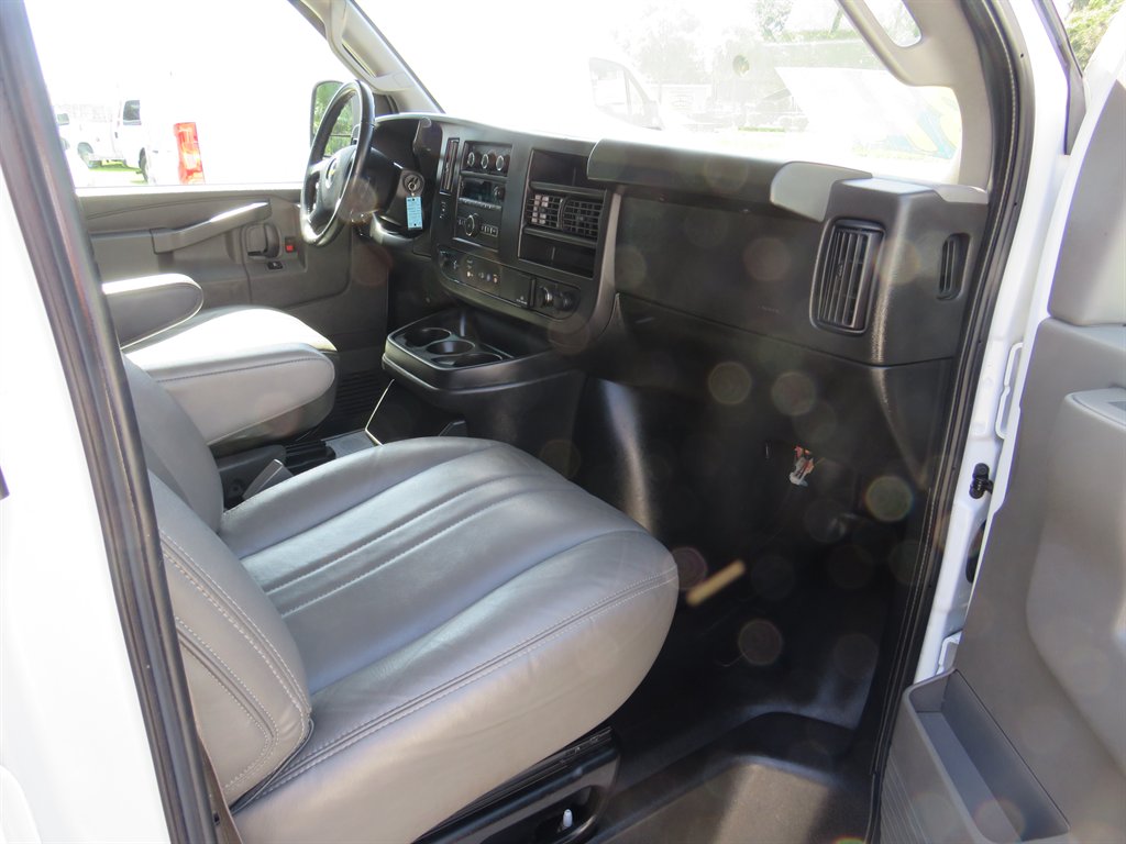2022 Chevrolet Express Passenger LS photo 12