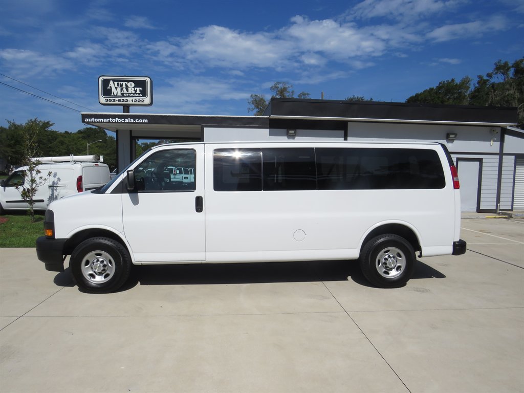 2022 Chevrolet Express Passenger LS photo 3