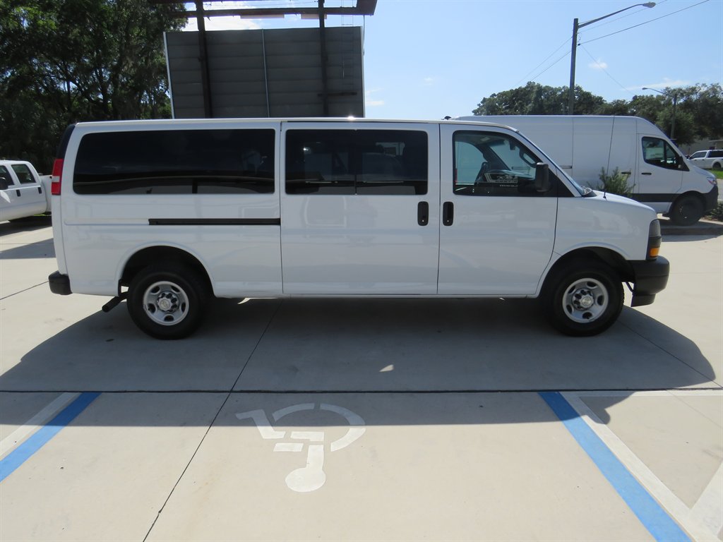2022 Chevrolet Express Passenger LS photo 9