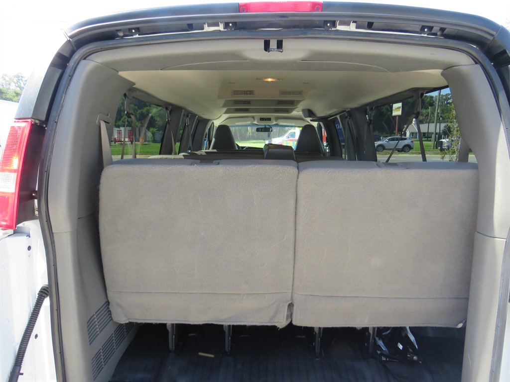 2022 Chevrolet Express Passenger LS photo 6
