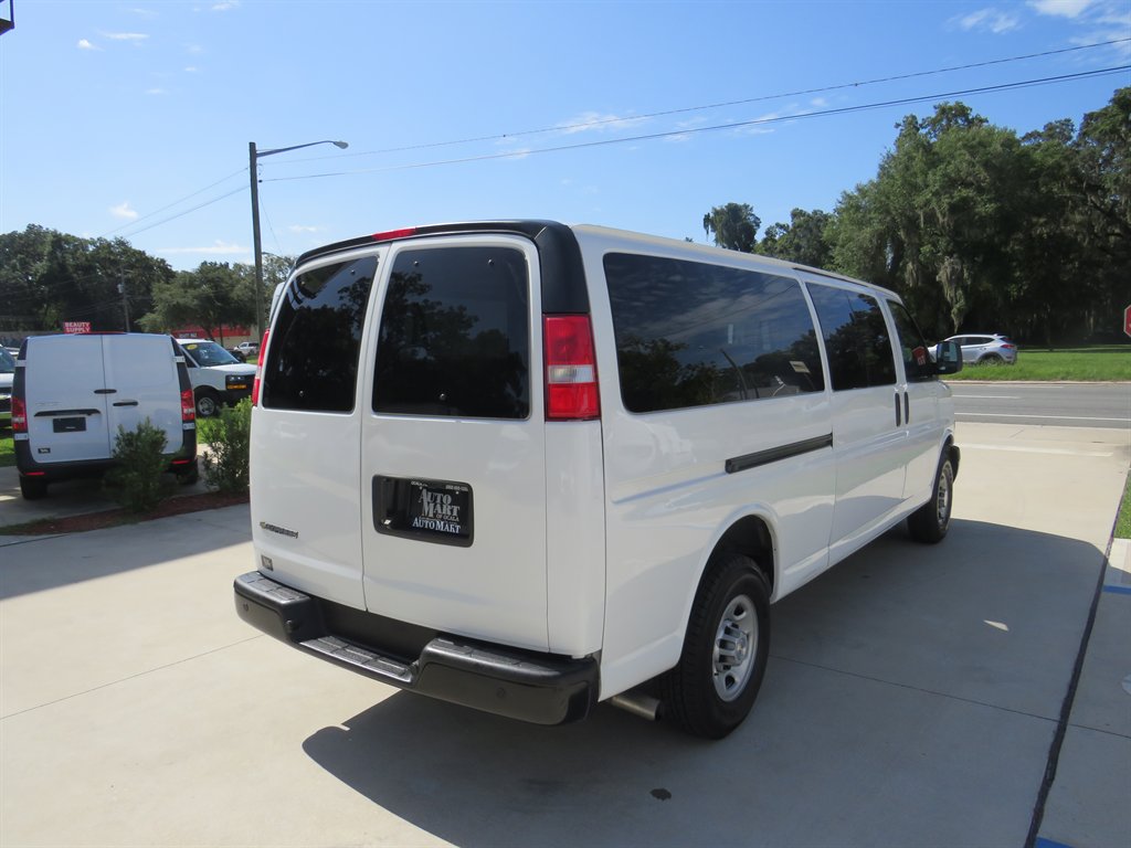 2022 Chevrolet Express Passenger LS photo 8
