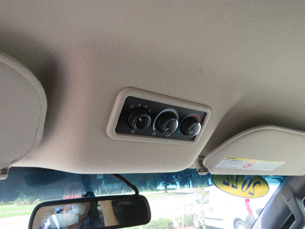 2022 Chevrolet Express Passenger LS photo 2