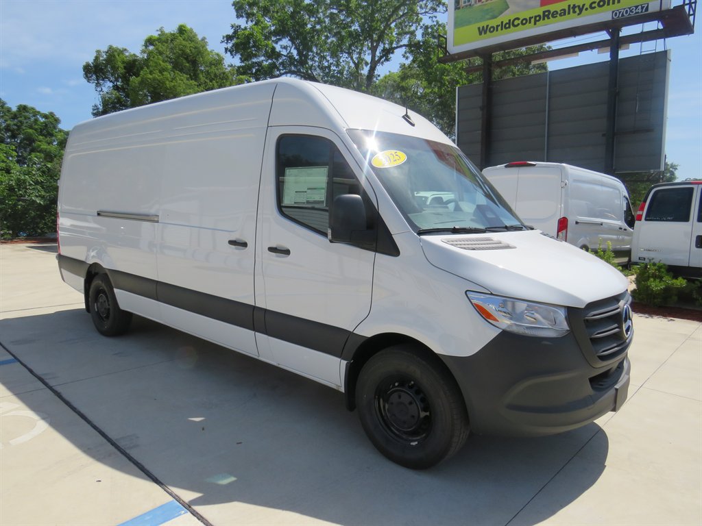 2025 Mercedes-Benz Sprinter 2500 High Roof photo
