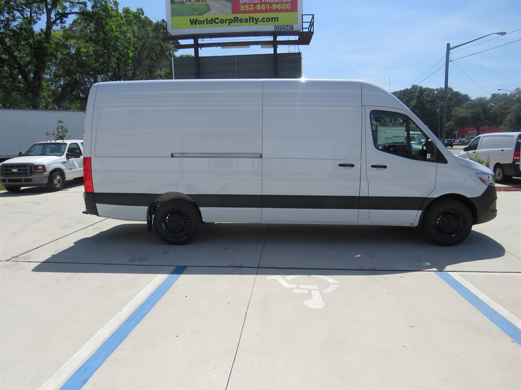 2025 Mercedes-Benz Sprinter 2500 High Roof photo