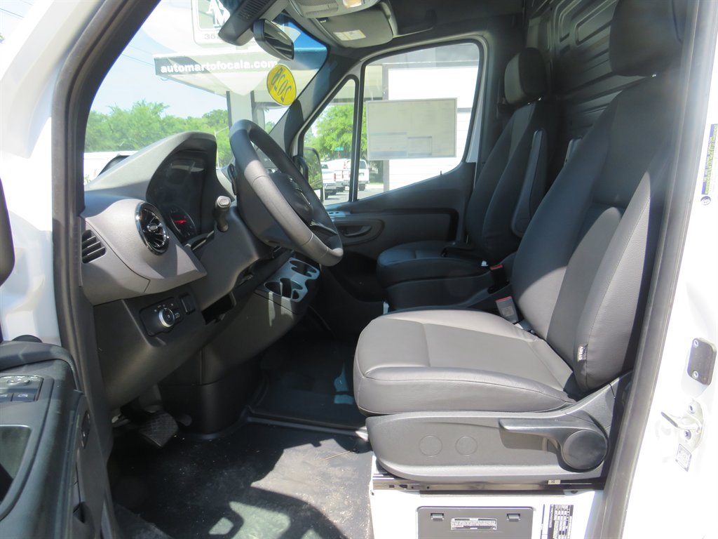 2025 Mercedes-Benz Sprinter 2500 High Roof photo