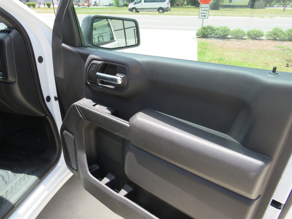 2025 Chevrolet Silverado 1500 - $35,751
