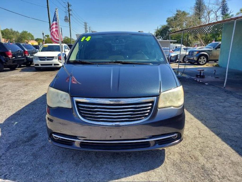 2014 Chrysler Town and Country 