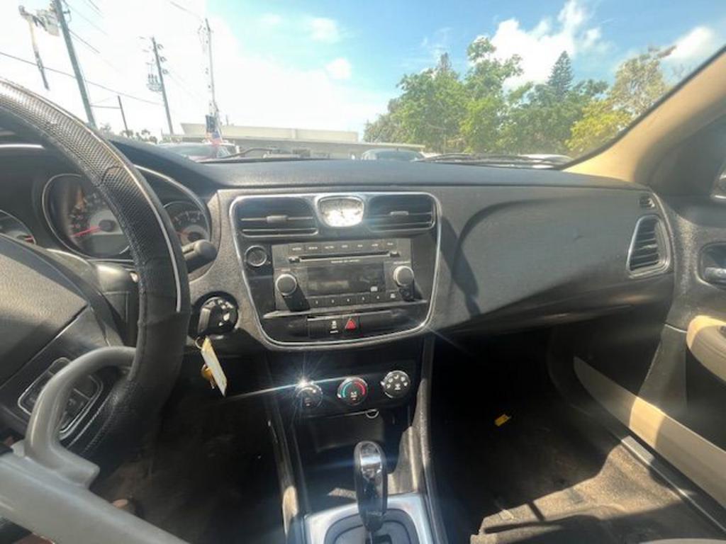 2013 Chrysler 200