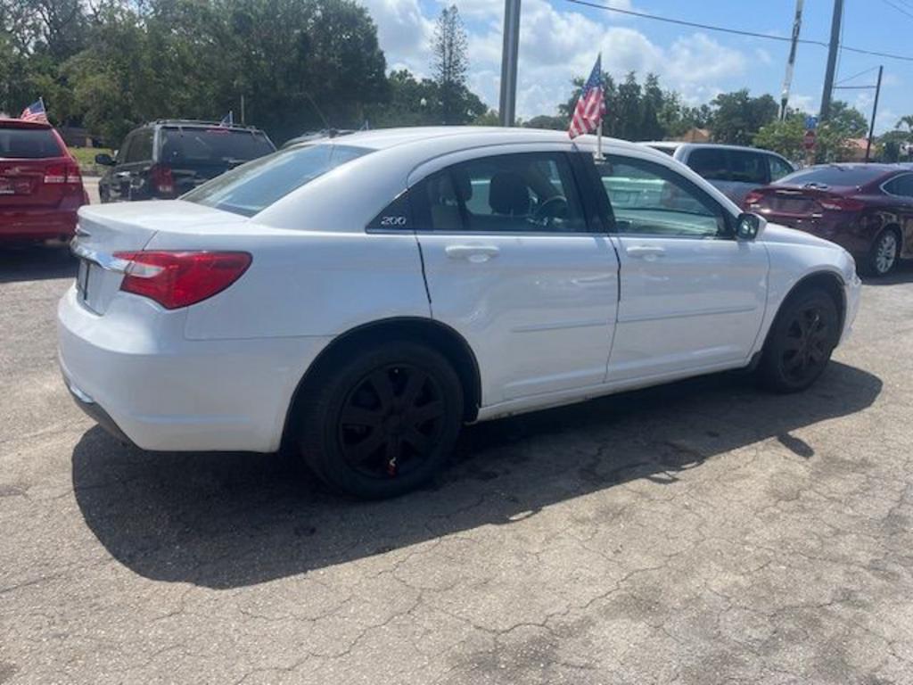 2013 Chrysler 200