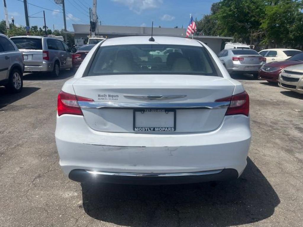 2013 Chrysler 200