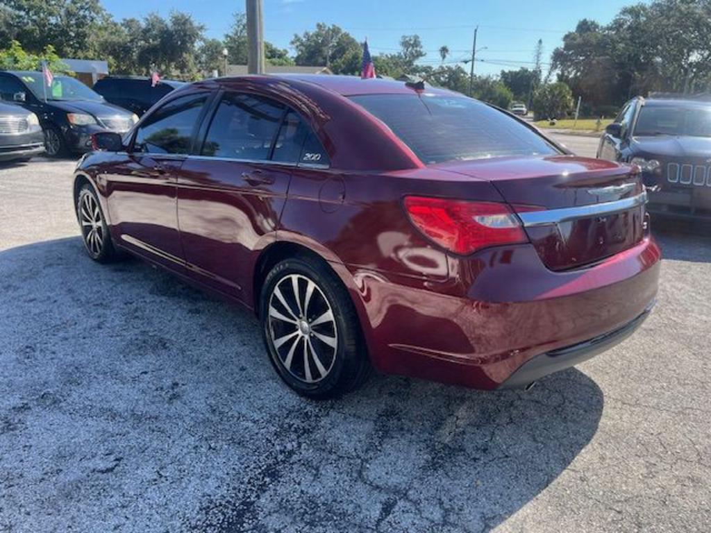 2013 Chrysler 200