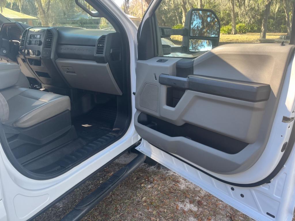 2017 Ford F-550 - $29,975