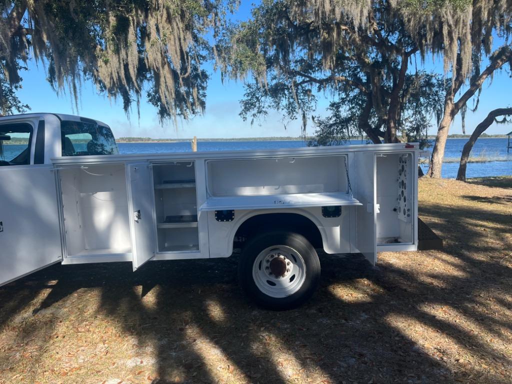 2017 Ford F-550 - $29,975
