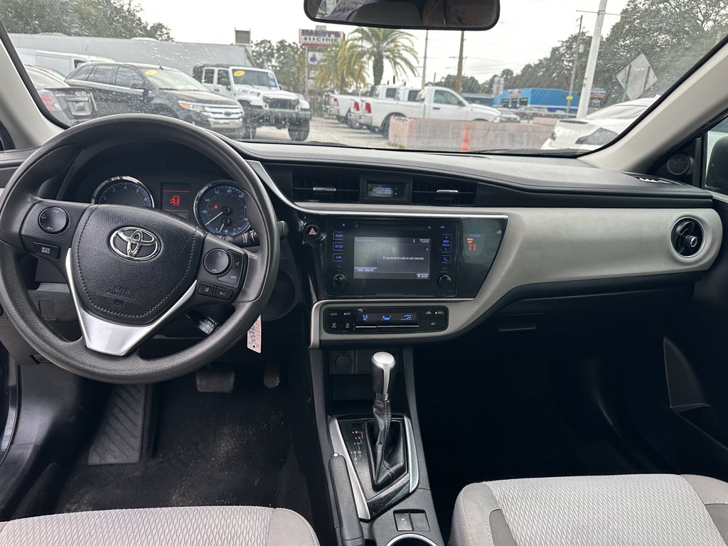 2019 Toyota Corolla LE photo