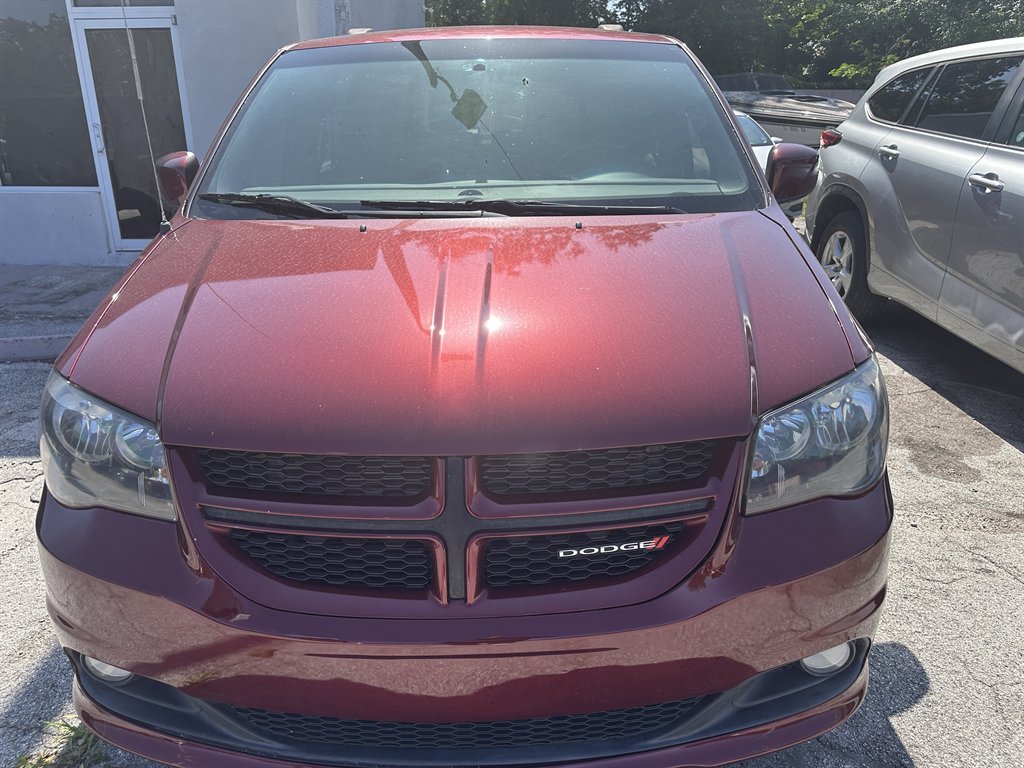 2018 Dodge Grand Caravan - $10,900