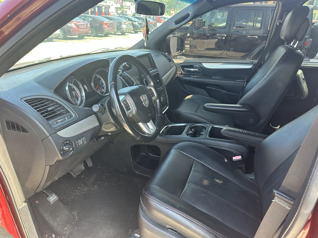 2018 Dodge Grand Caravan - $10,900