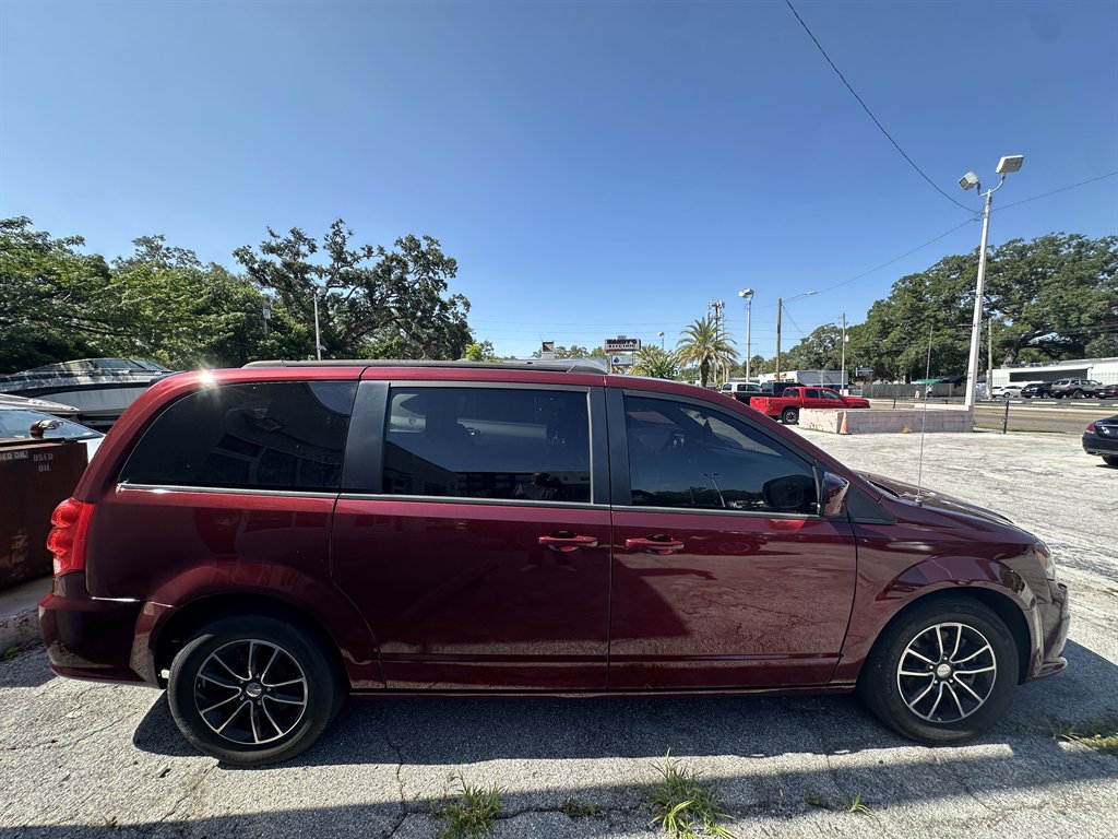 2018 Dodge Grand Caravan - $10,900