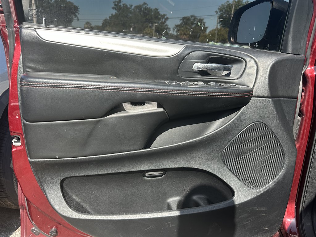 2018 Dodge Grand Caravan - $10,900