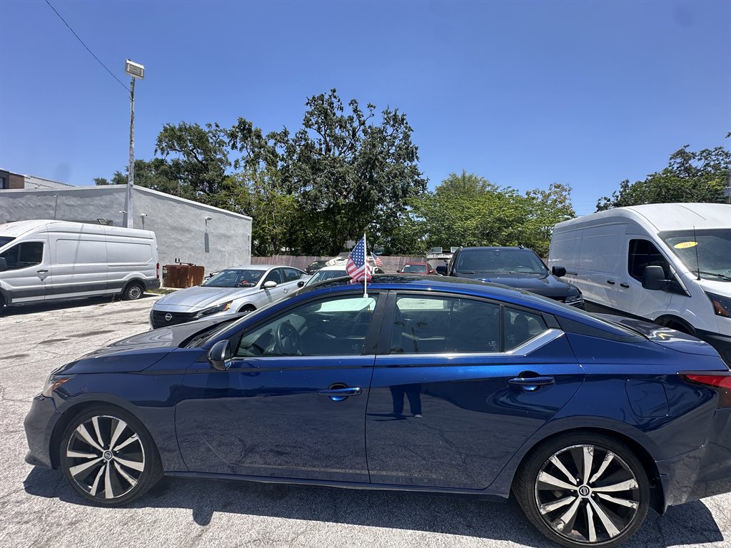 2021 Nissan Altima SR photo
