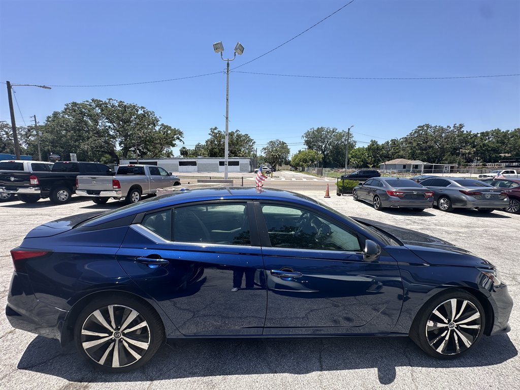 2021 Nissan Altima SR photo
