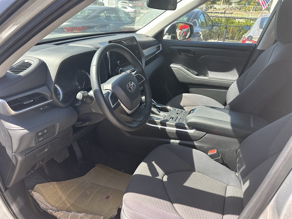 2023 Toyota Highlander - $31,900