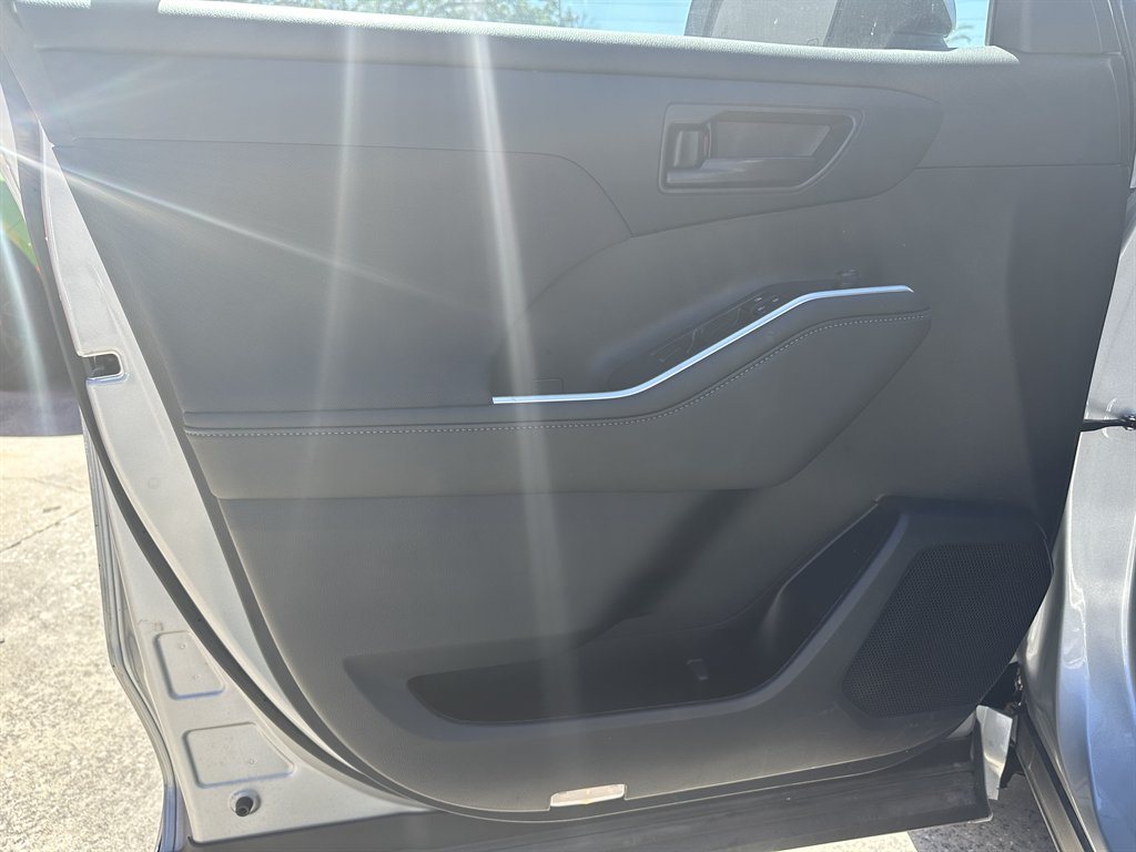 2023 Toyota Highlander - $31,900