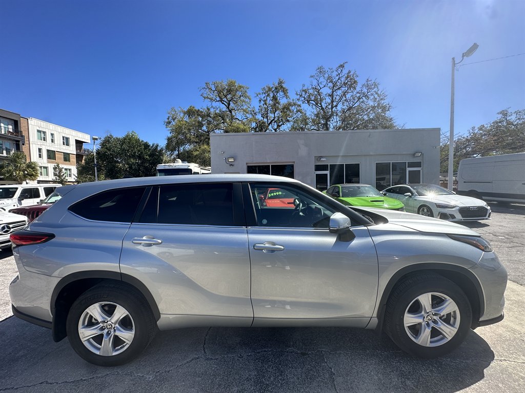 2023 Toyota Highlander - $31,900