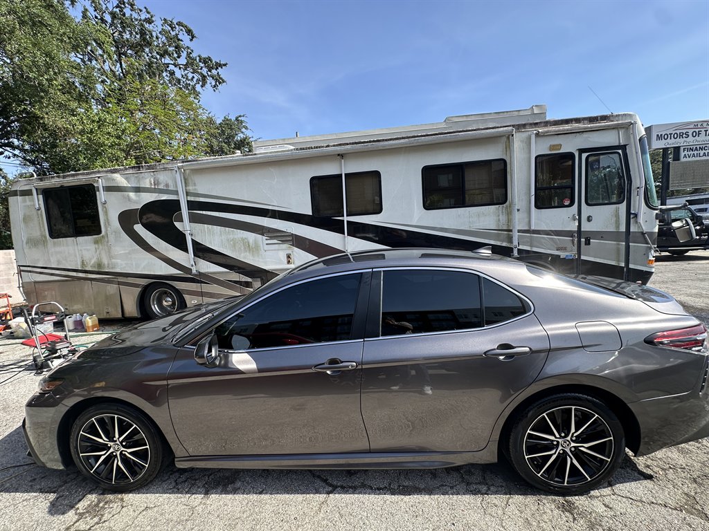 2021 Toyota Camry SE photo