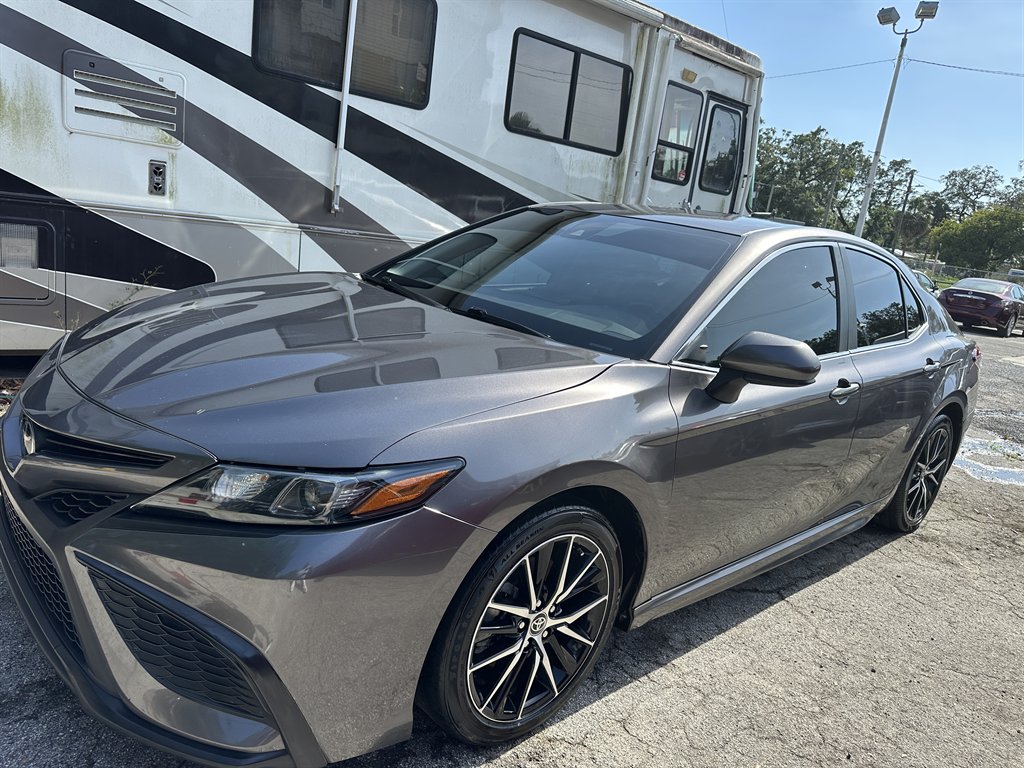 2021 Toyota Camry SE photo