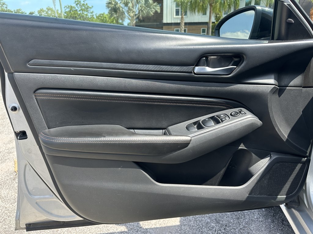 2021 Nissan Altima SR photo