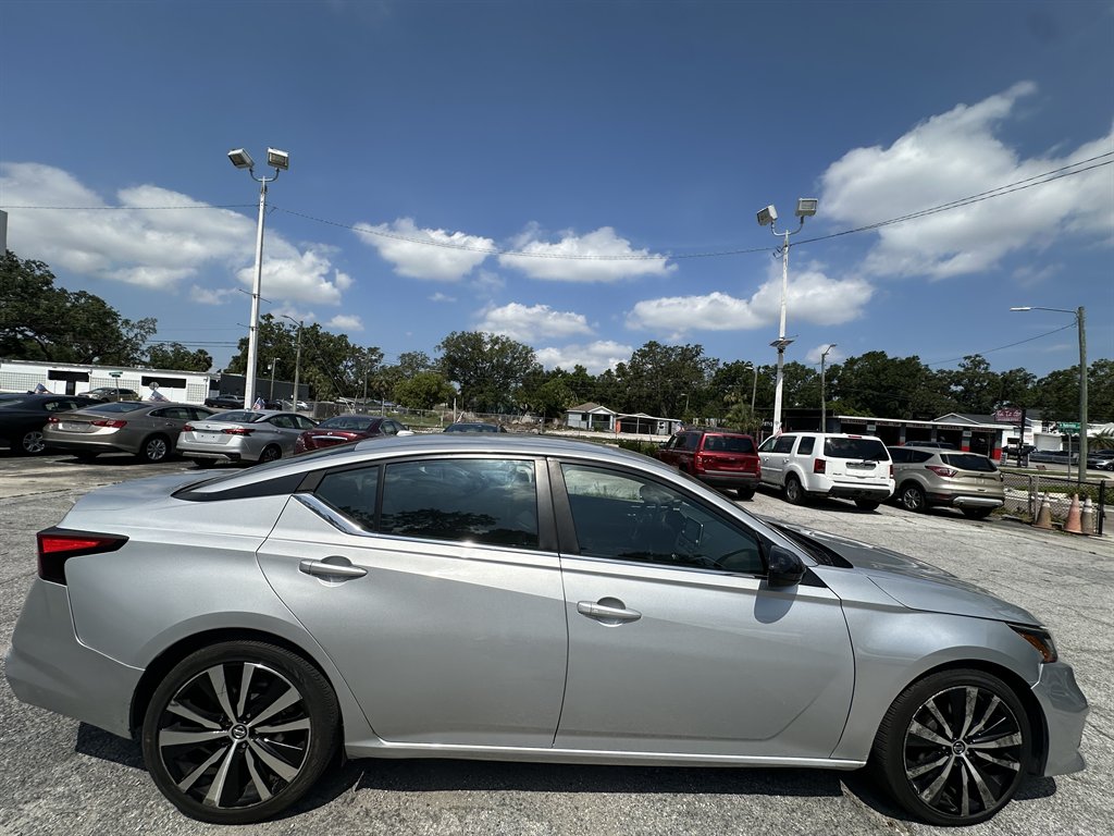 2021 Nissan Altima SR photo
