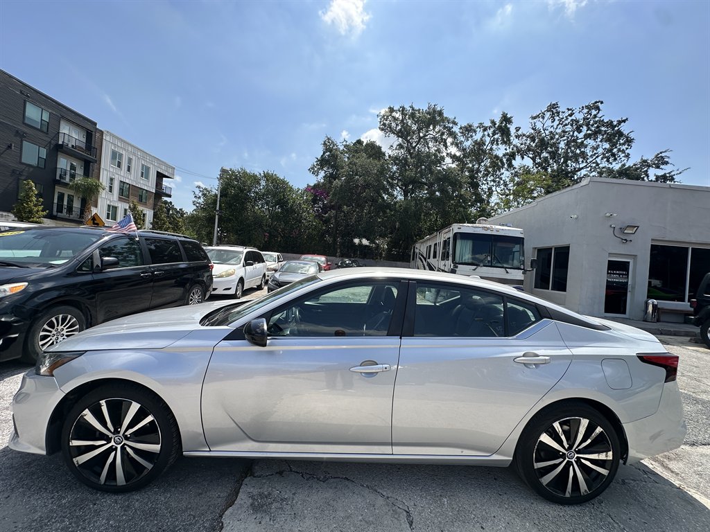 2021 Nissan Altima SR photo