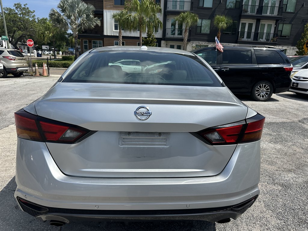 2021 Nissan Altima SR photo