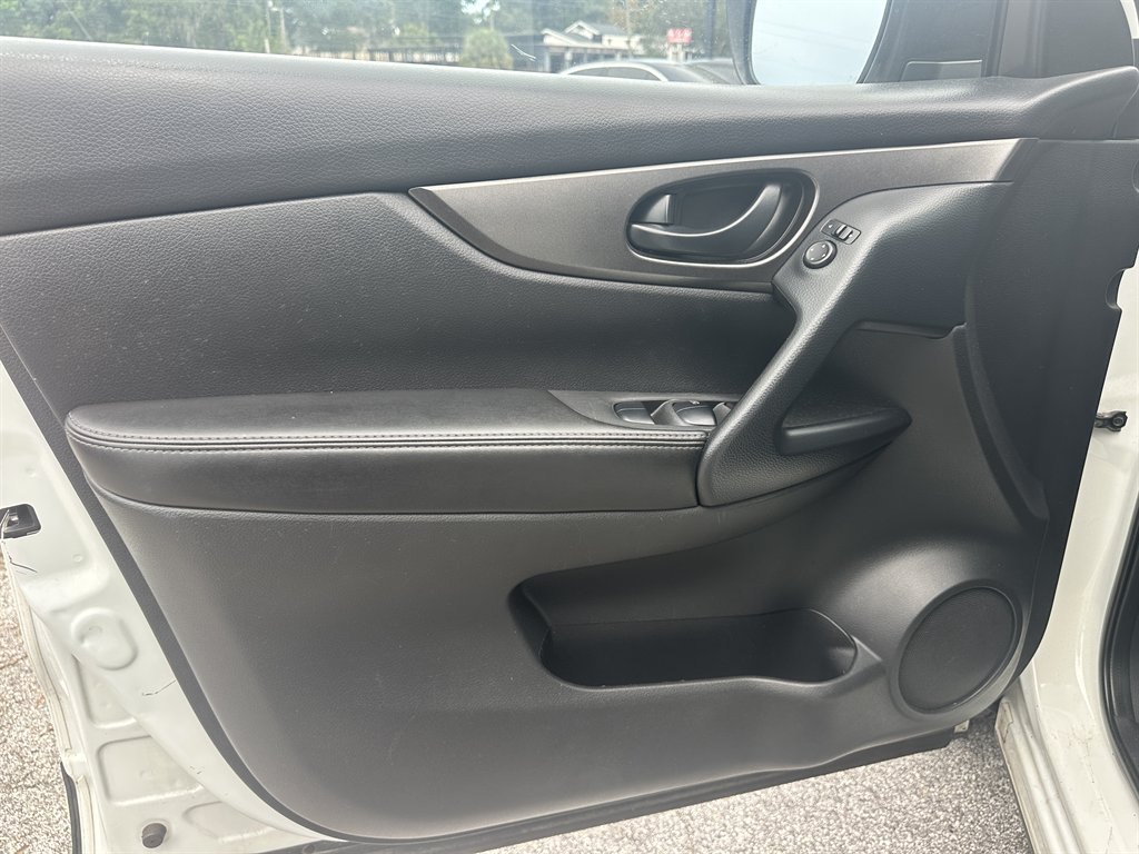 2022 Nissan Rogue - $15,900