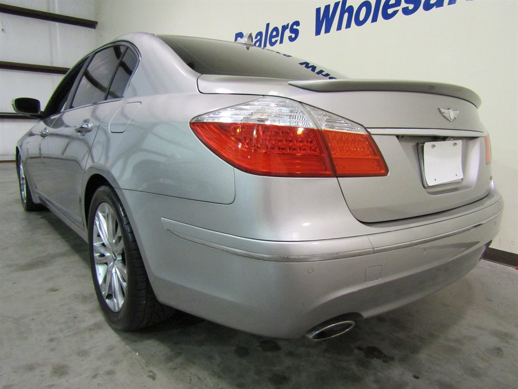 2011 Hyundai Genesis 4.6L V8 photo