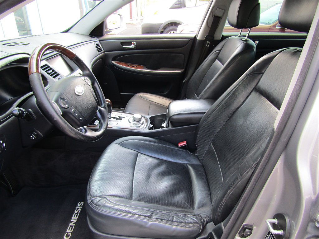 2011 Hyundai Genesis 4.6L V8 photo