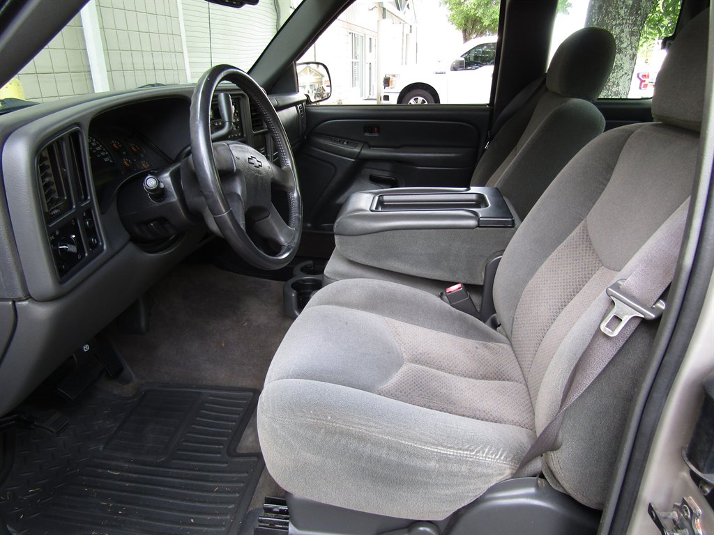 2004 Chevrolet Silverado - $8,900