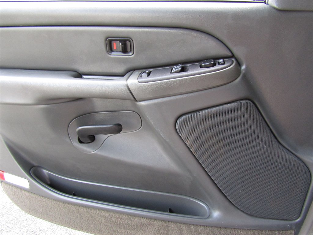 2004 Chevrolet Silverado - $8,900