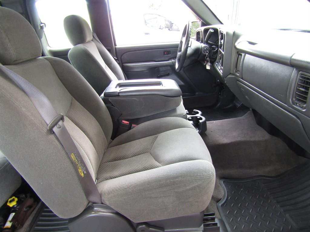 2004 Chevrolet Silverado - $8,900