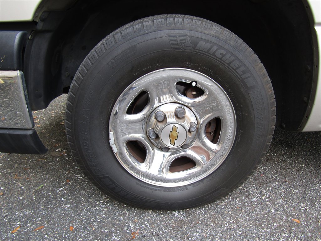 2004 Chevrolet Silverado - $8,900