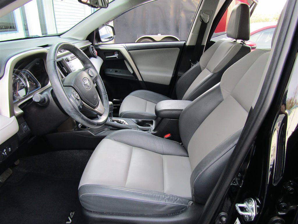 2015 Toyota RAV4 Limited photo
