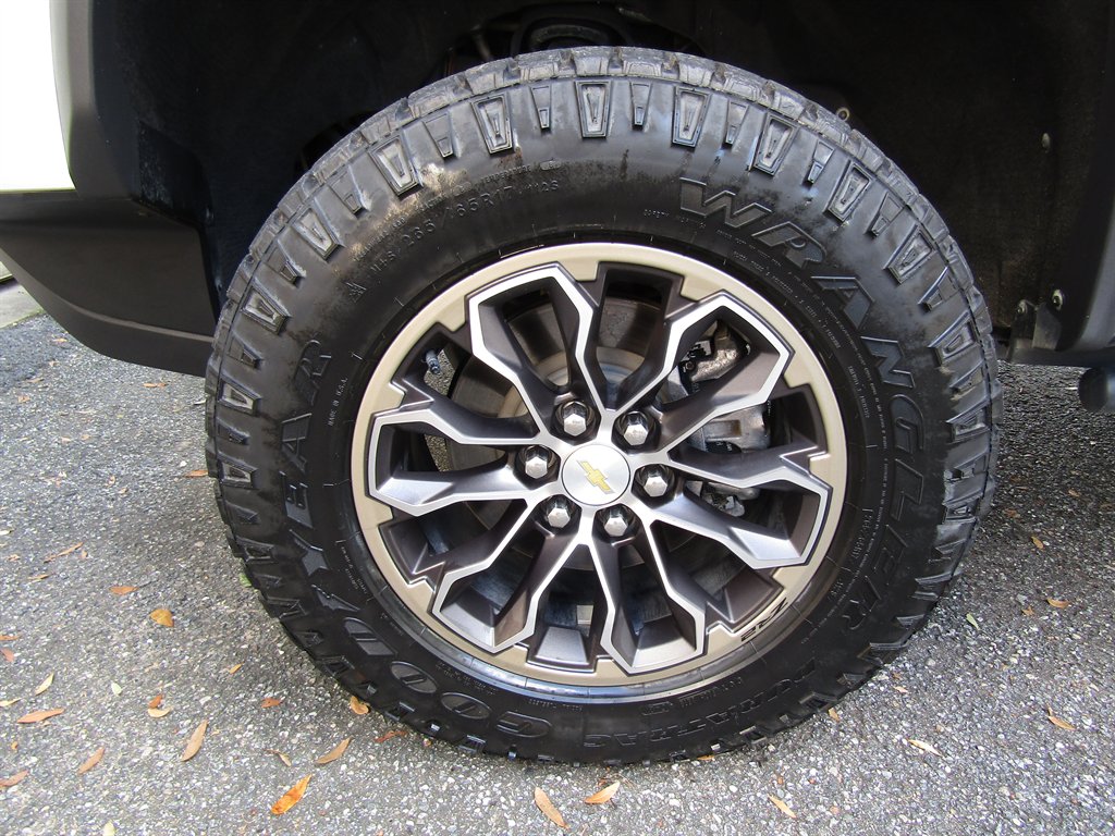 2021 Chevrolet Colorado - $33,900