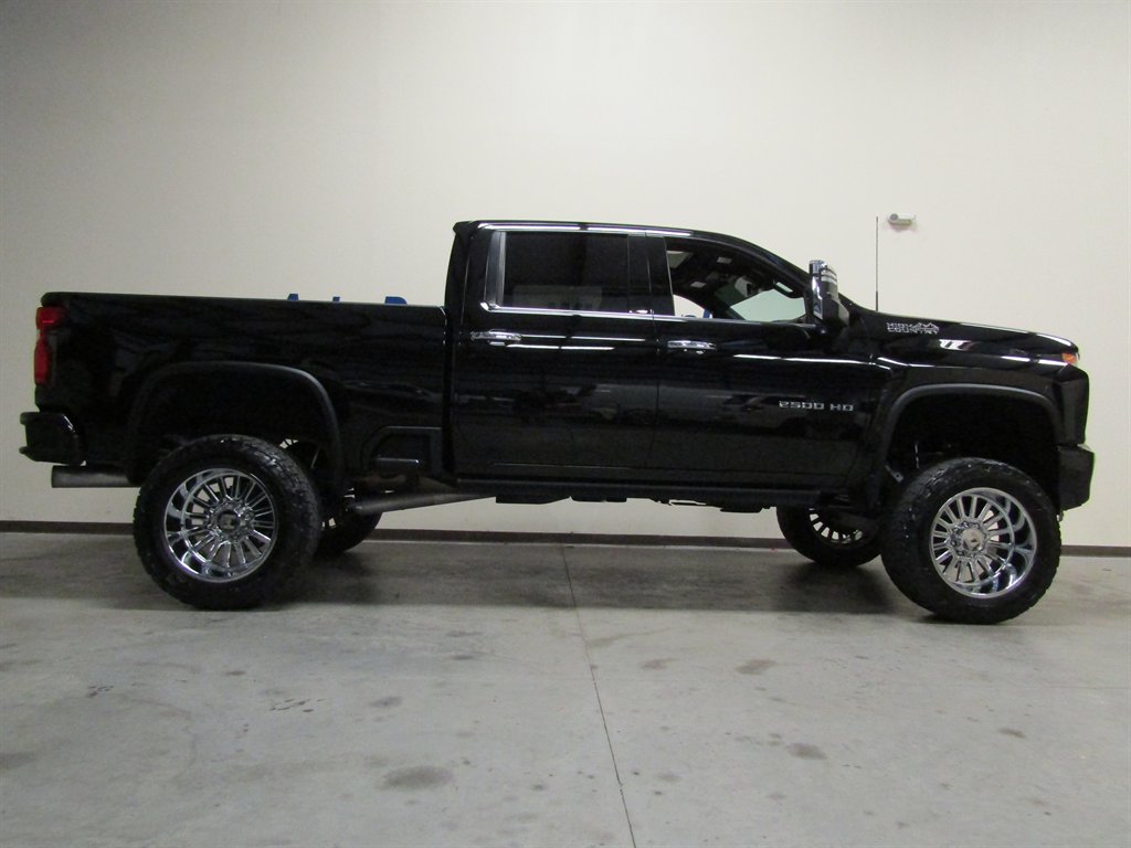 2021 Chevrolet Silverado 2500 High Country photo
