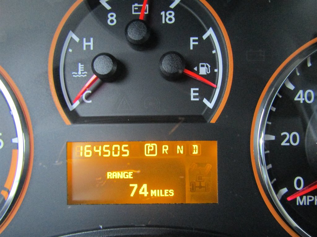 2013 Nissan Armada SV photo