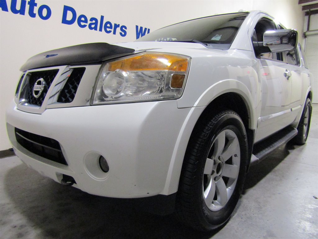 2013 Nissan Armada SV photo