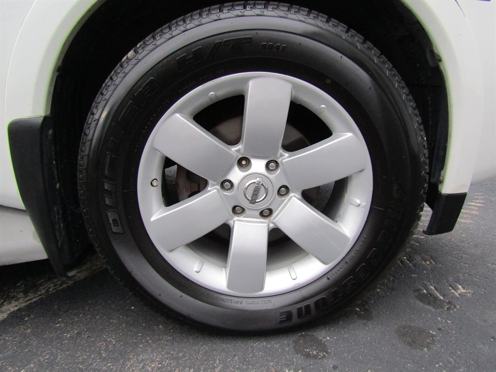 2013 Nissan Armada SV photo