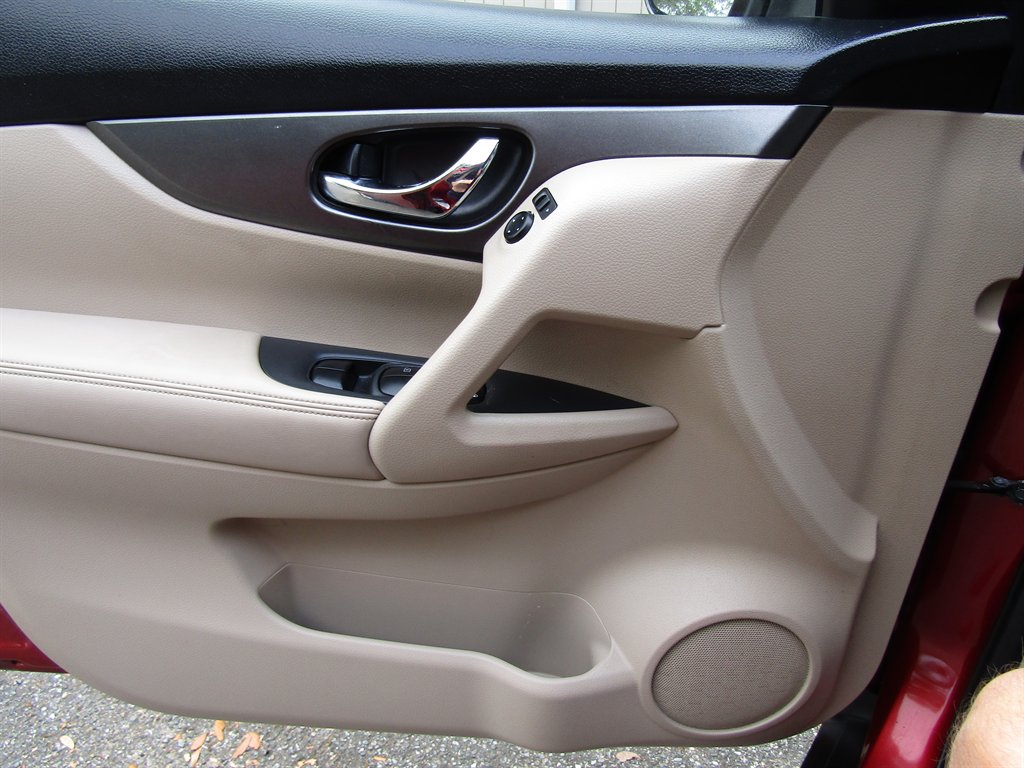 2016 Nissan Rogue - $9,900