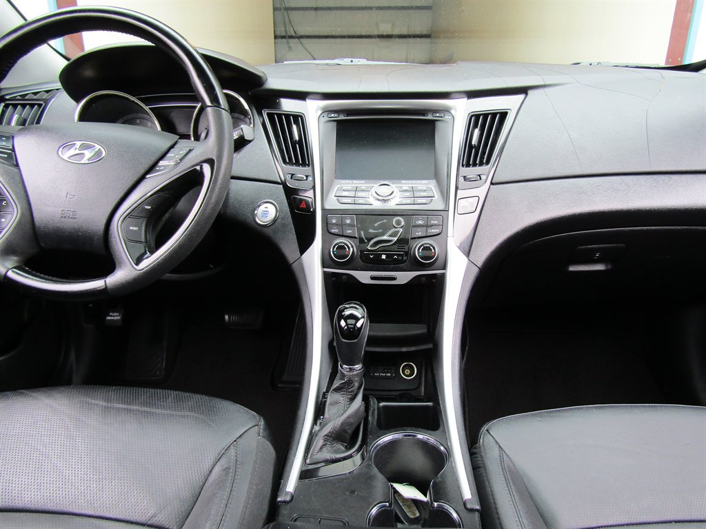 2013 Hyundai Sonata SE photo