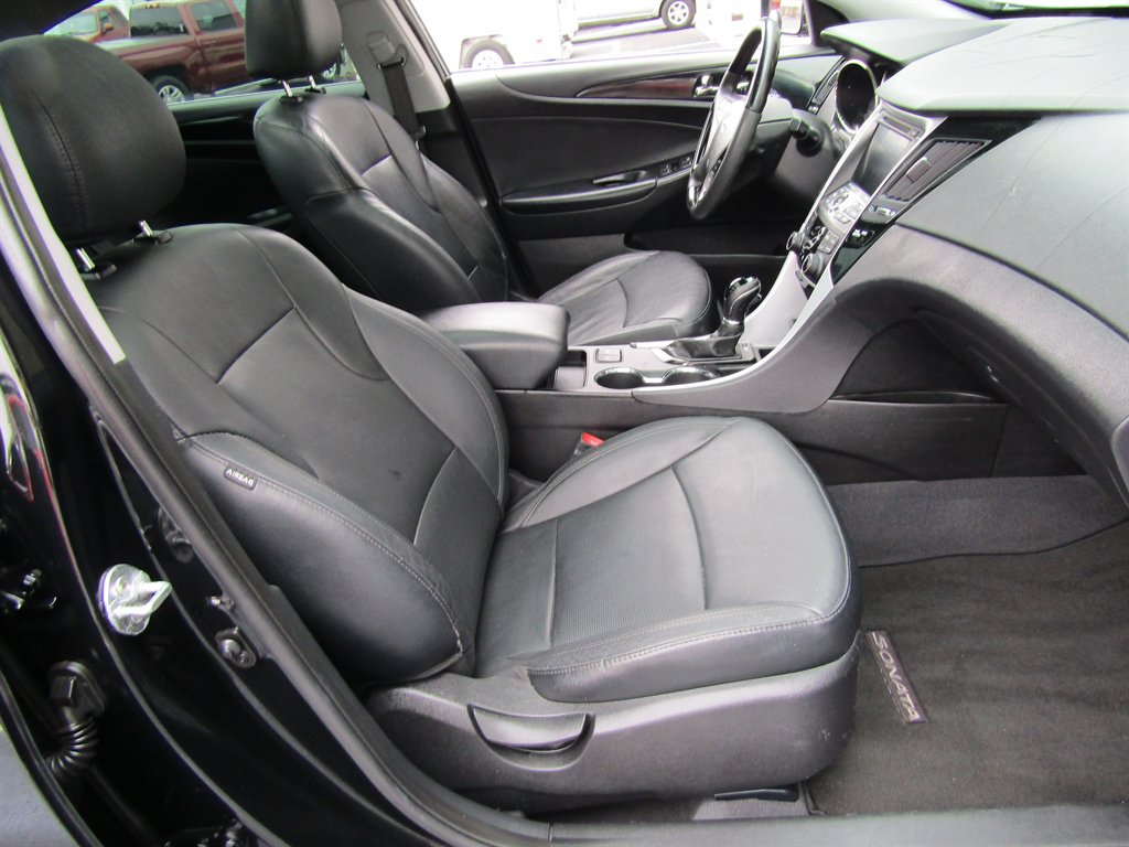 2013 Hyundai Sonata SE photo